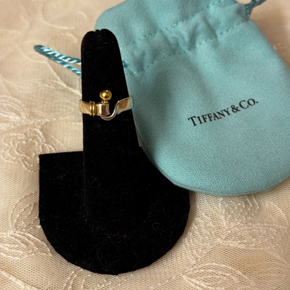 Tiffany and Co. Hook and Eye Love Knot ring - Picture 4 of 5